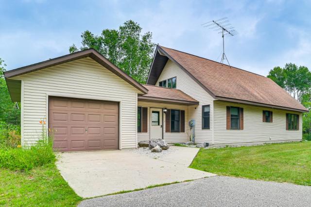 Remote & Peaceful Getaway w/ Games in Eckerman