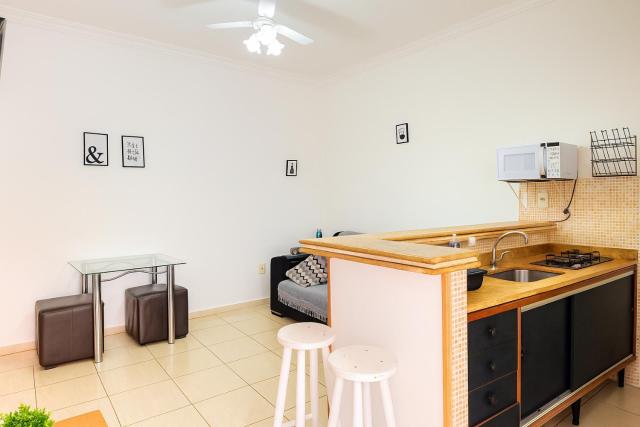 1 quadra Da Praia de Copacabana - 1 Block from the Beach
