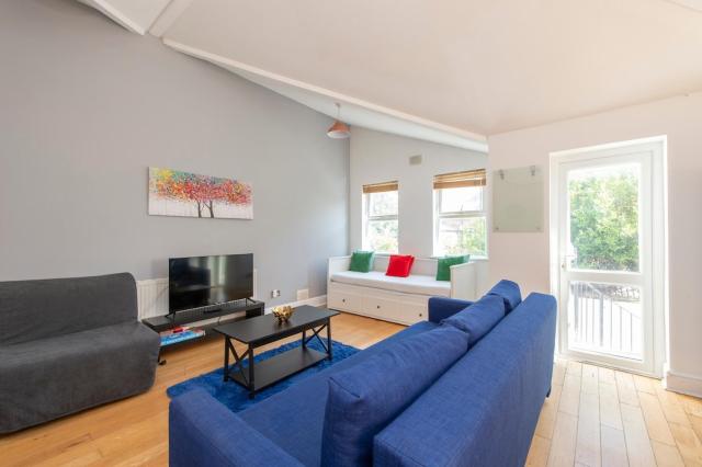 Lovely 3-bed 20 minutes to Central London