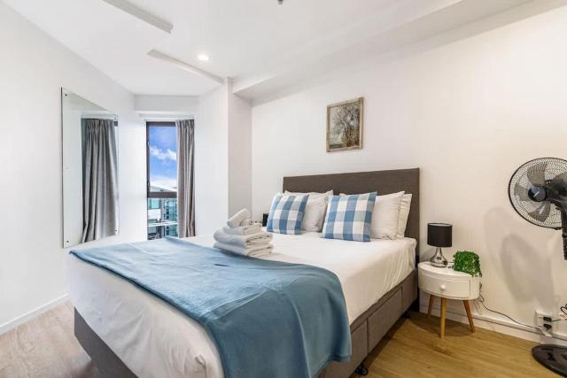 Central CBD Apt, Balcony & Parking by Zodiak Stays