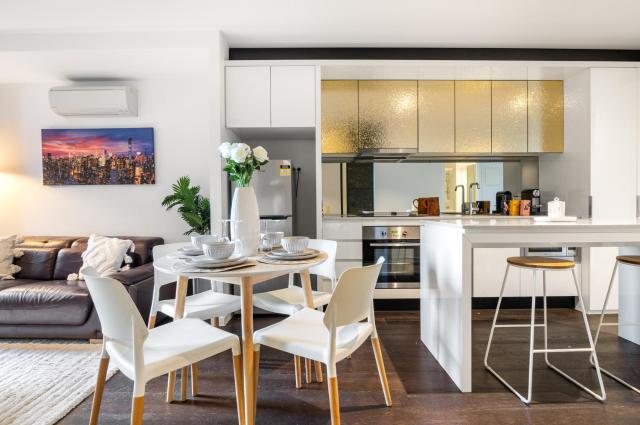 Designer 2BR I CBD Living I Free Parking I Sauna