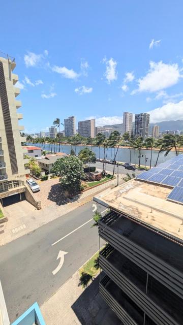 Waikiki Wind- Near Beach, Canal View with Lanai