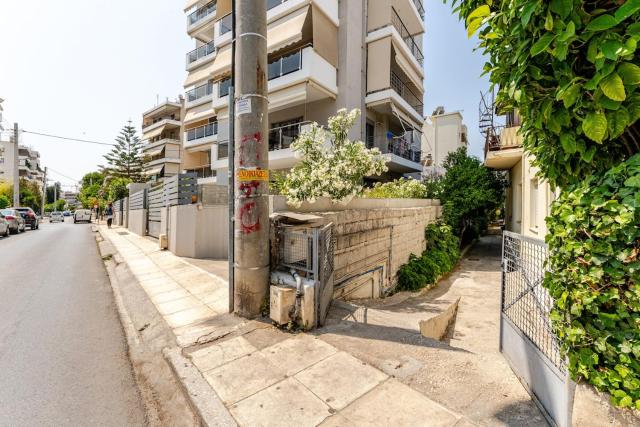 Cute full apt w/backyard in Paleo Faliro