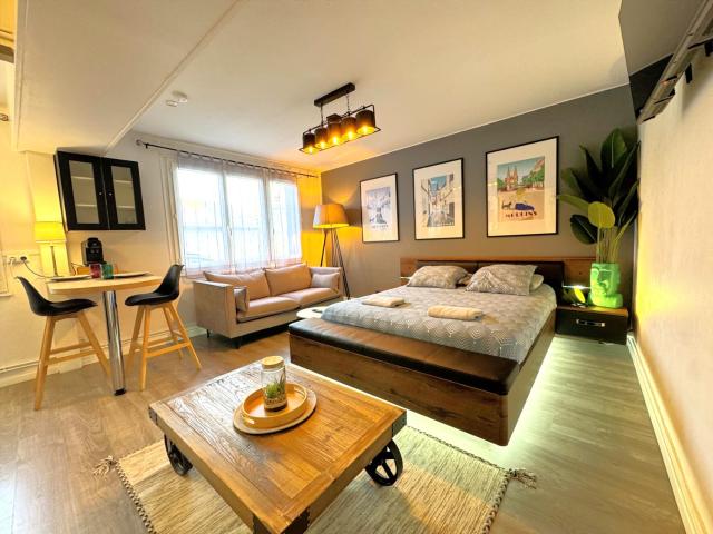 Escapade à Moulins, Studio spacieux au calme, central & parking gratuit