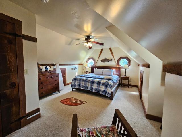King Bed Farmhouse Valley Views