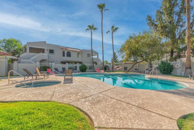 Tempe Room Private Bath Walk to ASU & Mill