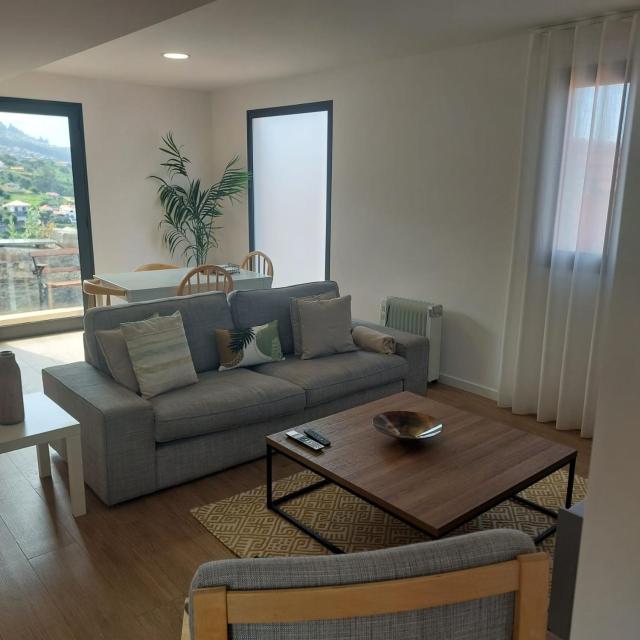 Paradise Point Sea & Mountain view