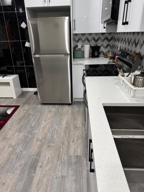 Haven Lodge, 2BR Brand New Basement Suite