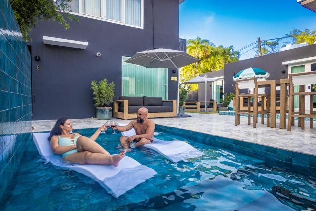 Los Vanderbilt 2 Queens Pool ResortVibe Near Beach