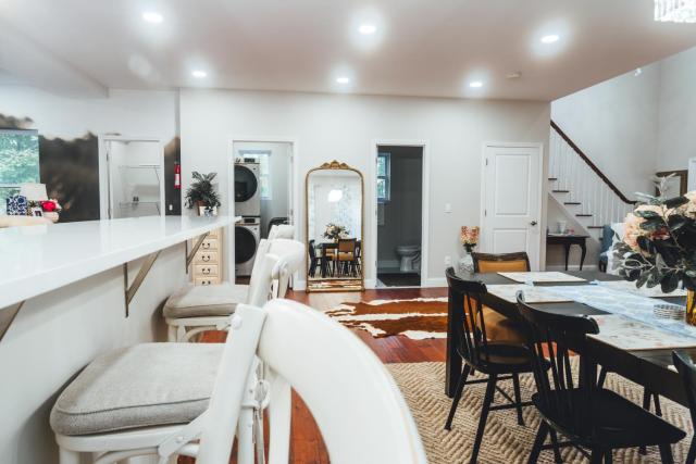 Beach Retreat 4900 Sqft, F1 VR Sim, Up to 21 guests