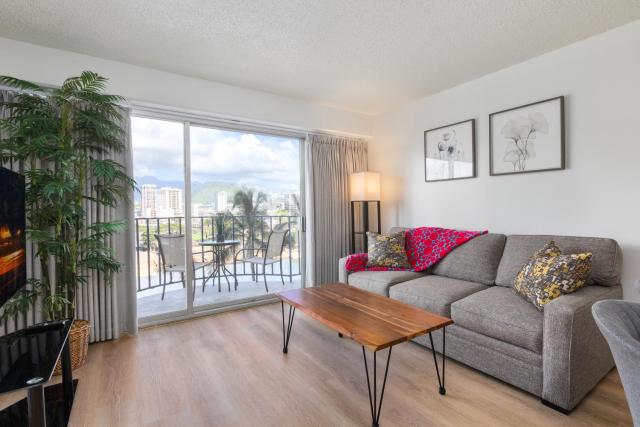 01 FREE Parking 10 min beach 2br-Waikiki Ala Moana