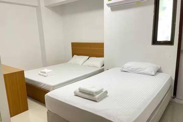 OYO 75577 Palace Hostel