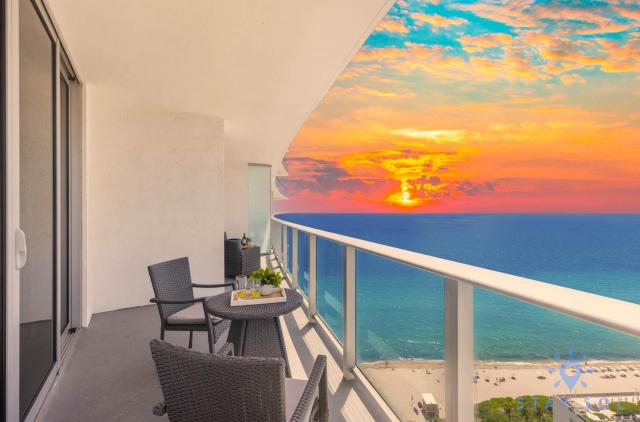 Insane Ocean View Balcony - Beachfront Condo - Pool