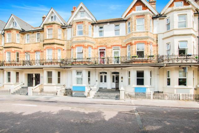 OYO The Lodge Bournemouth