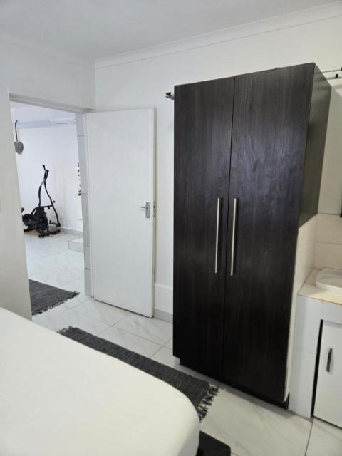 Oasiselfcatering guest house