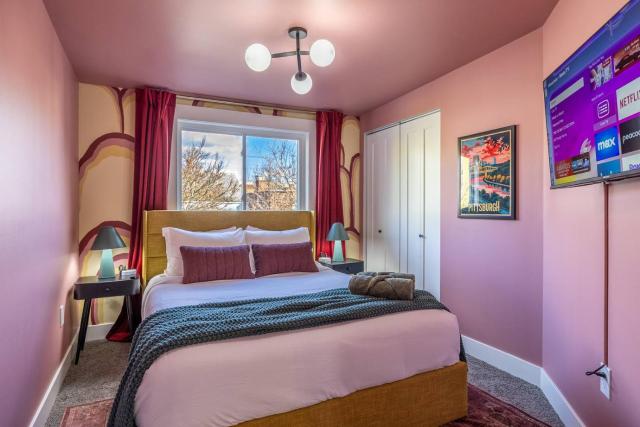 Themed Property on Carson St with Hot Tub