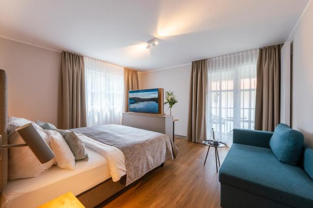 Sopherl am See - Frühstück auf der Seeterrasse, sehr ruhig und wunderschön am See, 3 Minuten nach Oberpfaffenhofen, viele Radtouren, Restaurants & Cafes in der Umgebung