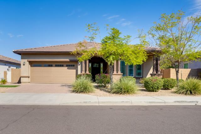 6 Mi to Luke AFB: Oasis w/ Private Pool