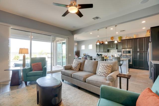 6 Mi to Luke AFB: Oasis w/ Private Pool