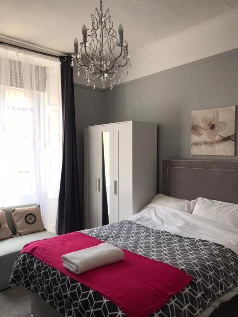 Grange Lone entire apartment with two double beds