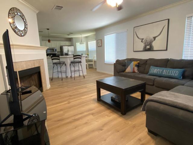Family-Friendly 3BR Home - Near Austin, Lake Travis & Hill Country
