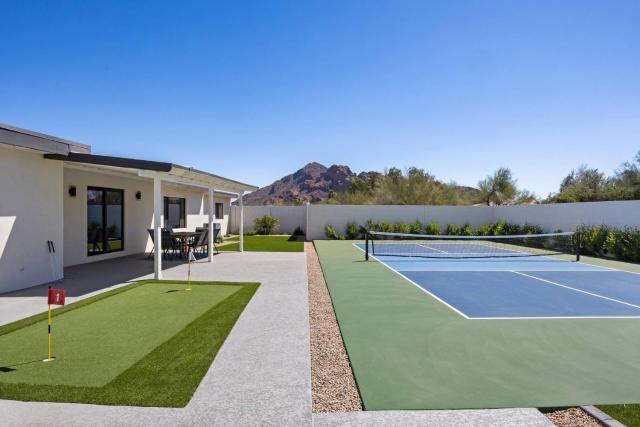 PV Getaway: Heated Pool and Private Pickleball!