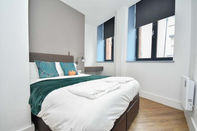 Spacious 2BED Central Manchester Flat w Security