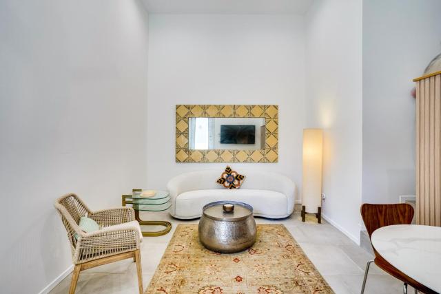 Shop, Dine & Walk to Ocean: Redondo Beach Apt!
