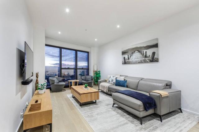 Oriana - Refined Skyline Retreat by Yarra River