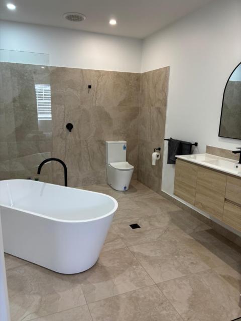 Roof Top Twin Ensuite CBD Apartment