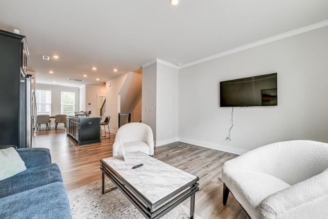 Walk to Music Factory: Townhome w/ Rooftop Deck!