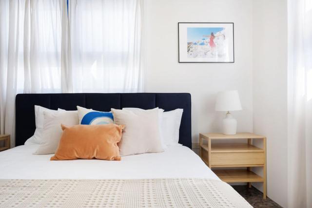 Ocean Park 1BD 1BA Pool Walk to beach -Santorini 5