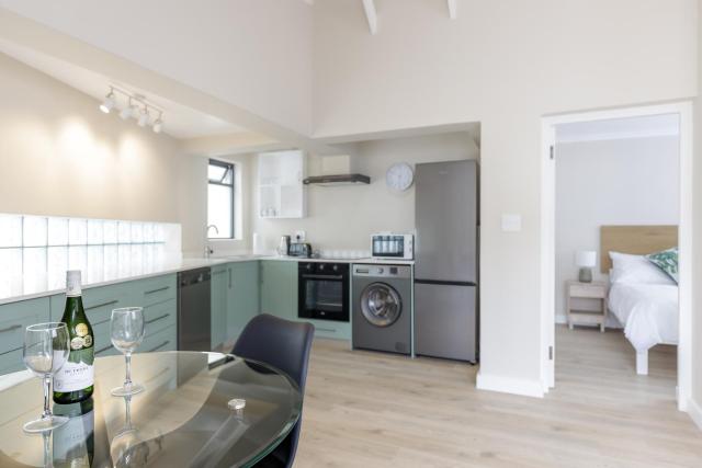 1 Bed 3 Min Walk to Beach With Private BBQ and Parking