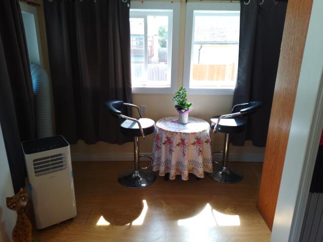 Cozy Red Deer Suite for 3