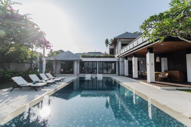 Villa By The Sea with private swimming pool in Benoa - Nusa Dua