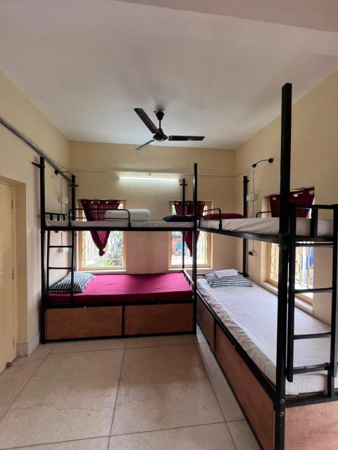 ROAMERS INN Backpackers Hostel