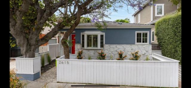Chic Venice Beach Bungalow Steps from the Canals & Beach