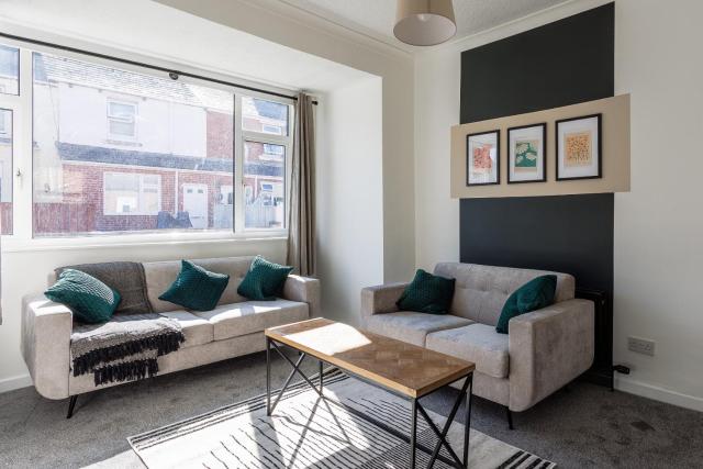 3 Bed Home from Home, Family, Workers and Friends