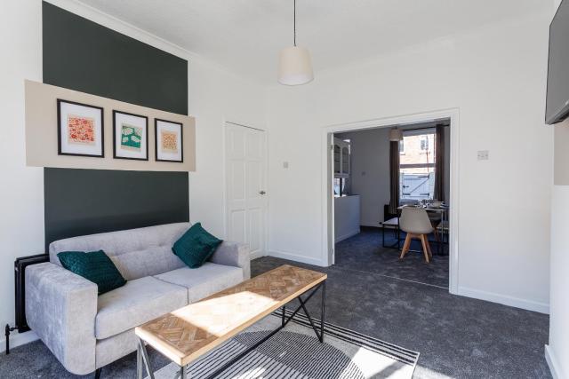 3 Bed Home from Home, Family, Workers and Friends