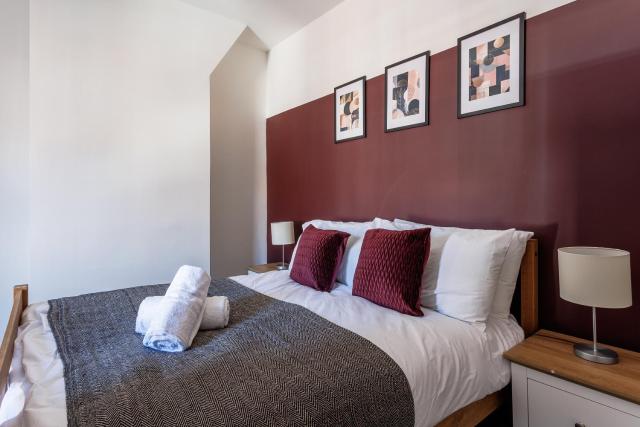 3 Bed Home from Home, Family, Workers and Friends