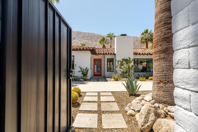 Casa Colibri | Tennis Club Elegance with Pool, Spa & Mountain Views