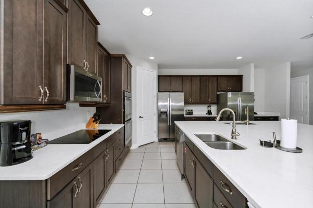 Vibrant Elite Home With Private Pool, Theater Room And Waterpark & Resort Access Near Disney At Encore Resort - 7605Mc