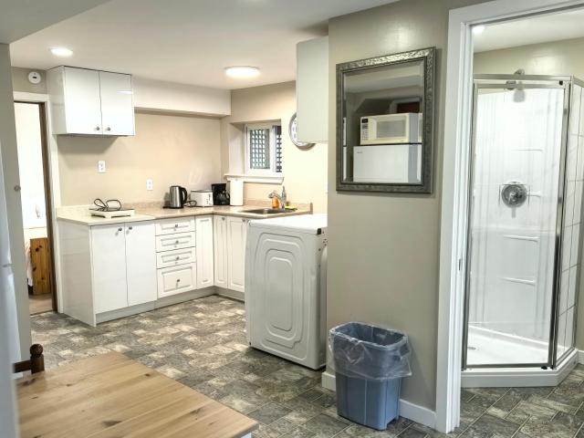 Private Cozy 2bdrm Sleep5pp Metrotown! Free Parking! Self Check-in!