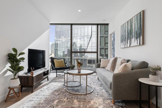 City Centre 2BR Apt - Best Location with Gym and Pool!