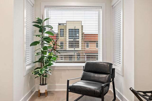 5-Bedroom Home with 2 Kitchens & Outdoor Space, Columbia Heights