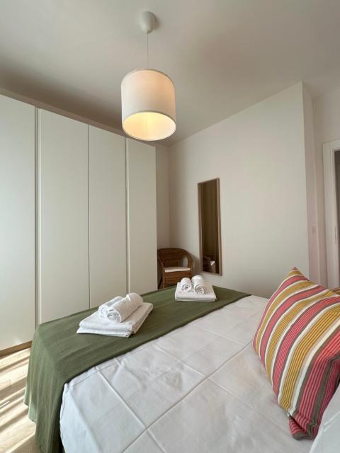 Modern 2-bed flat, 250m from sea