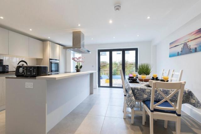 Modern & Spacious Home in Central Cheltenham