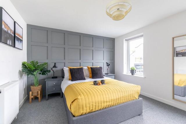 Modern 4 Bedroom 4 Bathroom Home in Cheltenham