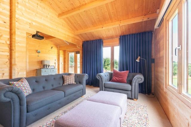 Beautiful Danford House & Lodge with Hot Tub