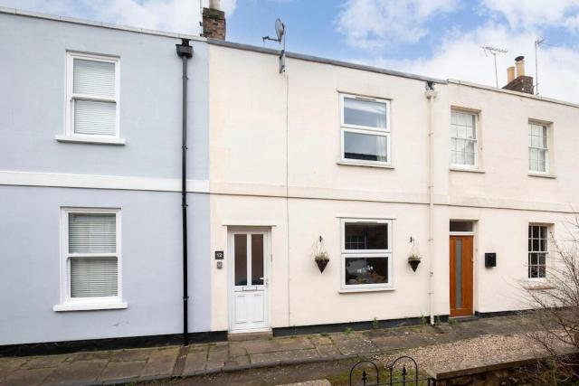 Beautiful Bath Road Retreat with Log Burner